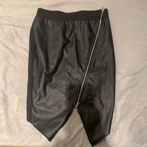 ✨FREE ADD ON✨ Revamped faux leather tight fitting skirt